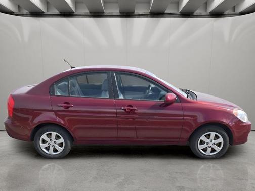 2010 Hyundai Accent GLS