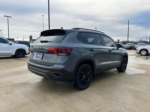 2024 Volkswagen Taos 1.5T SE Black