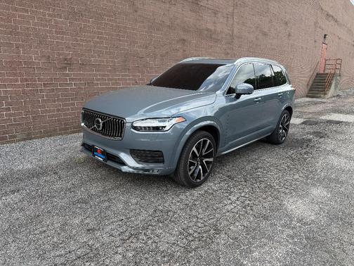 Thunder Grey Metallic 2022 Volvo XC90 T6 Momentum