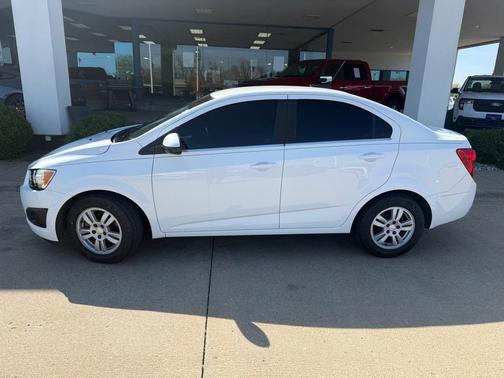 Summit White 2015 Chevrolet Sonic LT