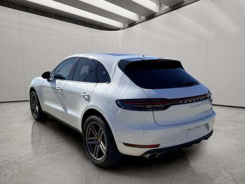 White 2019 Porsche Macan Macan