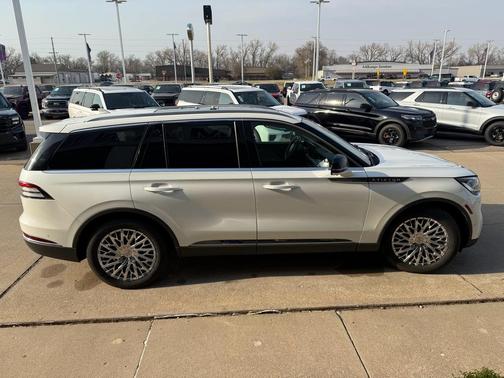 Pristine White Metallic Tri-Coat 2020 Lincoln Aviator Reserve