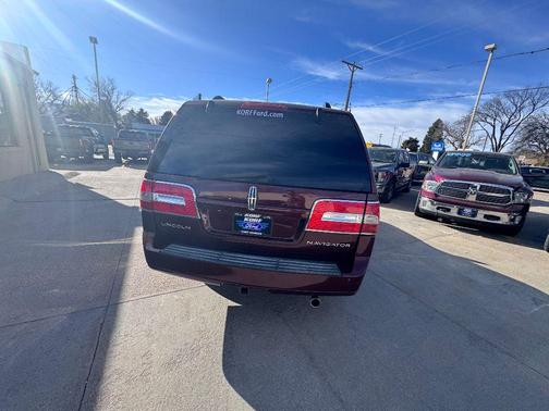 2010 Lincoln Navigator Base