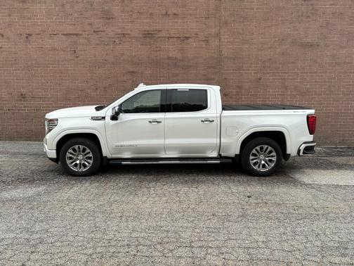White Frost Tricoat 2022 GMC Sierra 1500 Denali