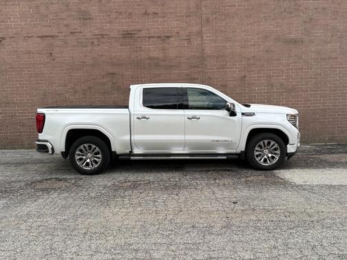 White Frost Tricoat 2022 GMC Sierra 1500 Denali