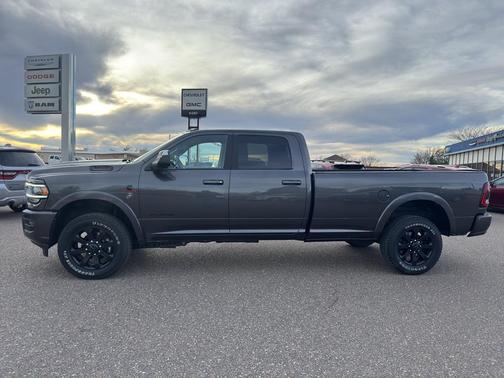 2022 RAM 3500 Laramie Crew Cab 4x4 8' Box