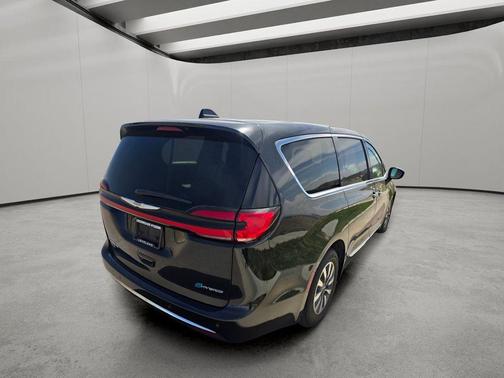 2023 Chrysler Pacifica Hybrid Limited