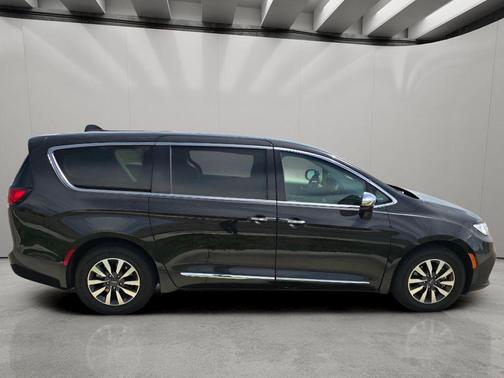 2023 Chrysler Pacifica Hybrid Limited