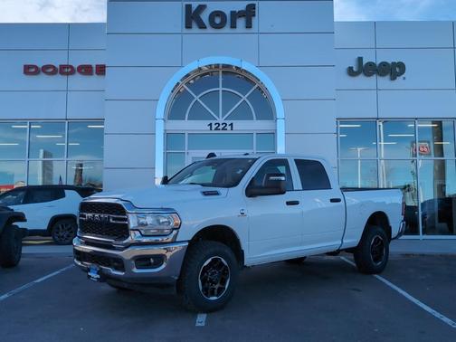 2023 RAM 3500 Tradesman Crew Cab 4x4 6'4' Box
