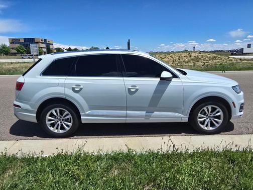 Glacier White Metallic 2019 Audi Q7 55 Premium