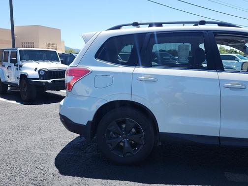 Crystal White Pearl 2016 Subaru Forester 2.5i Limited