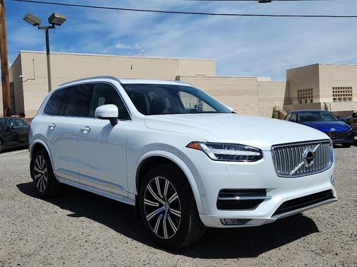 Crystal White Pearl Metallic 2019 Volvo XC90 T6 Inscription
