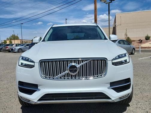 Crystal White Pearl Metallic 2019 Volvo XC90 T6 Inscription