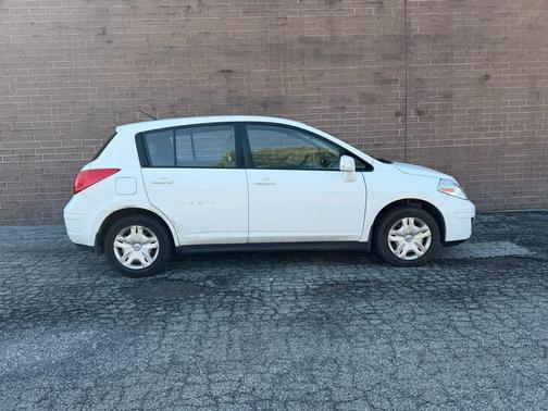 2011 Nissan Versa 1.8 S