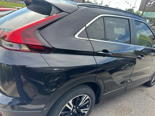 Labrador Black Pearl 2023 Mitsubishi Eclipse Cross SE