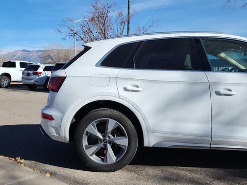 2024 Audi Q5 40 Premium Plus