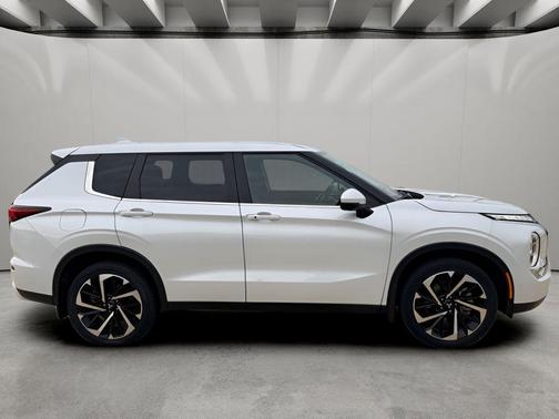 White Diamond 2023 Mitsubishi Outlander SP