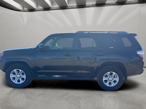 Midnight Black Metallic 2016 Toyota 4Runner SR5