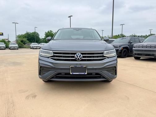 Platinum Gray Metallic 2022 Volkswagen Tiguan 2.0T SE