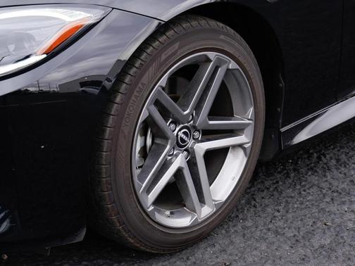 Black Diamond Pearl 2024 Nissan Z Sport Auto