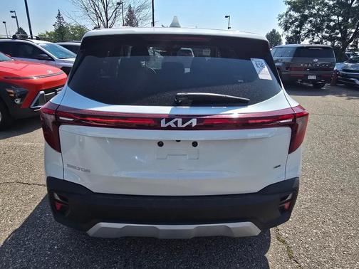 Snow White Pearl 2026 Kia Seltos LX