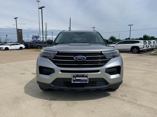Iconic Silver Metallic 2021 Ford Explorer XLT