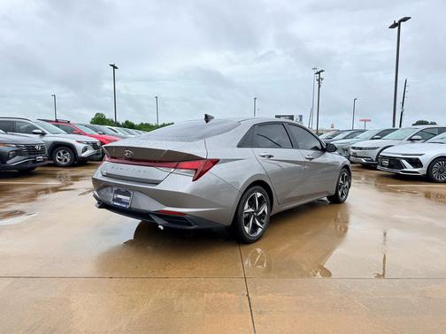 Fluid Metal 2023 Hyundai ELANTRA SEL
