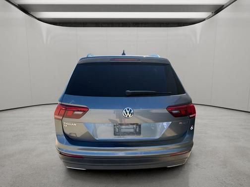 Platinum Gray Metallic 2019 Volkswagen Tiguan 2.0T SEL