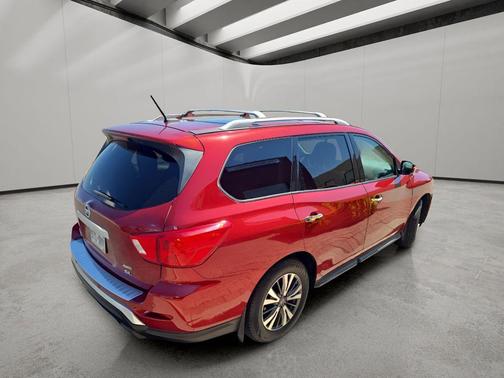 Cayenne Red Metallic 2017 Nissan Pathfinder SL