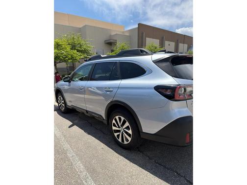 Ice Silver Metallic 2022 Subaru Outback Premium