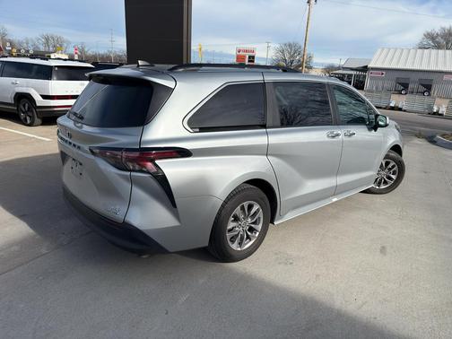 2024 Toyota Sienna XLE