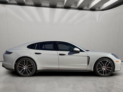 2022 Porsche Panamera 4 Platinum Edition