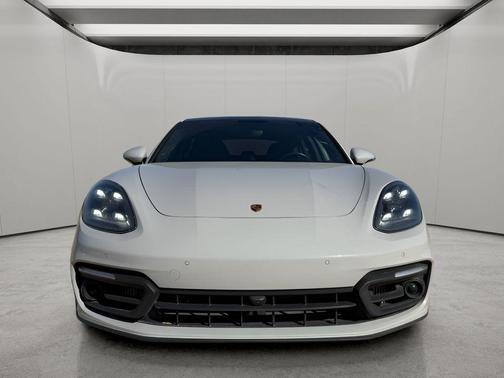 2022 Porsche Panamera 4 Platinum Edition