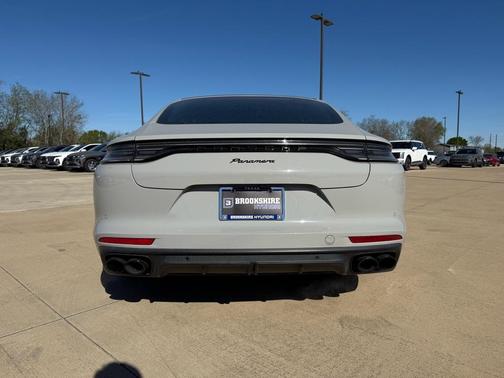 2022 Porsche Panamera 4 Platinum Edition