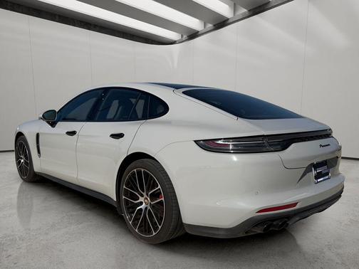 2022 Porsche Panamera 4 Platinum Edition