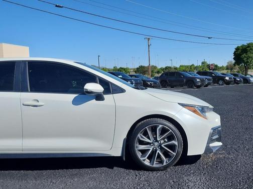 Blizzard Pearl 2020 Toyota Corolla SE