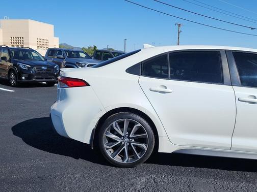 Blizzard Pearl 2020 Toyota Corolla SE