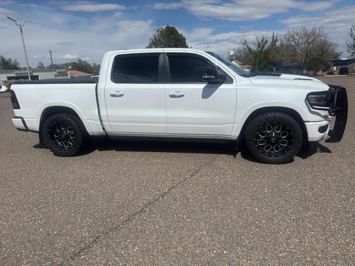 Ivory White Tri-Coat Pearlcoat 2022 RAM 1500 Limited