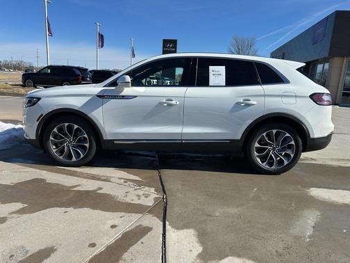 2022 Lincoln Nautilus Reserve