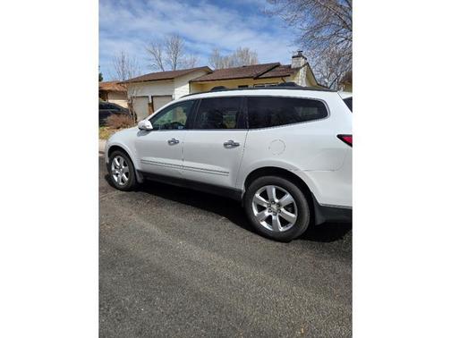 Iridescent Pearl Tricoat 2017 Chevrolet Traverse Premier