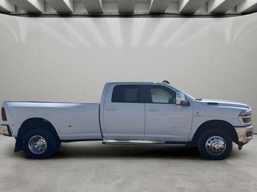 2025 RAM 3500 Laramie Crew Cab 4x4 8' Box