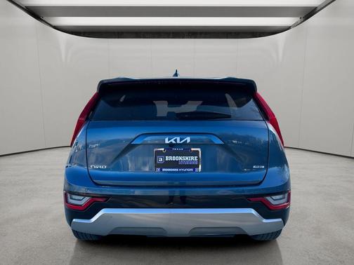 Mineral Blue 2023 Kia Niro Touring
