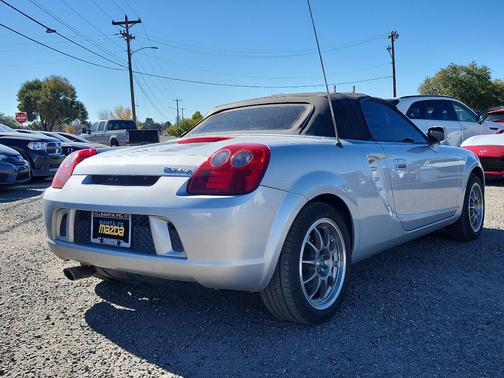 2005 Toyota MR2 ZZT230L Base