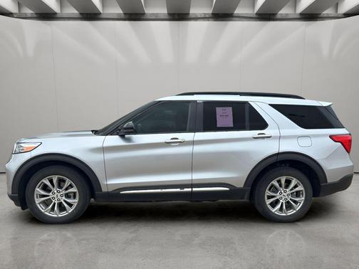 Iconic Silver Metallic 2023 Ford Explorer XLT