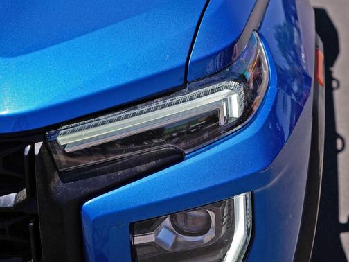 Dynamic Blue Metallic 2023 GMC Canyon Elevation