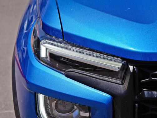 Dynamic Blue Metallic 2023 GMC Canyon Elevation