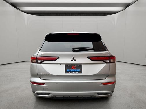 Alloy Silver Metallic 2024 Mitsubishi Outlander SE S-AWC