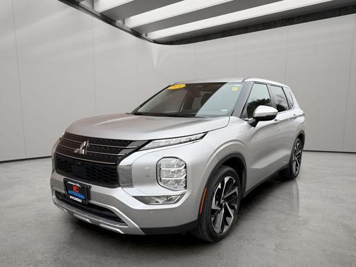 Alloy Silver Metallic 2024 Mitsubishi Outlander SE S-AWC