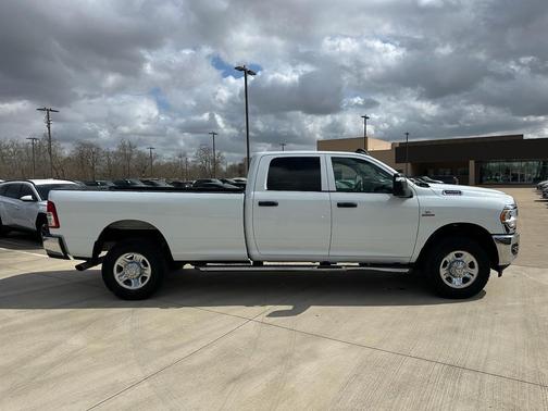 2024 RAM 2500 Tradesman Crew Cab 4x4 8' Box