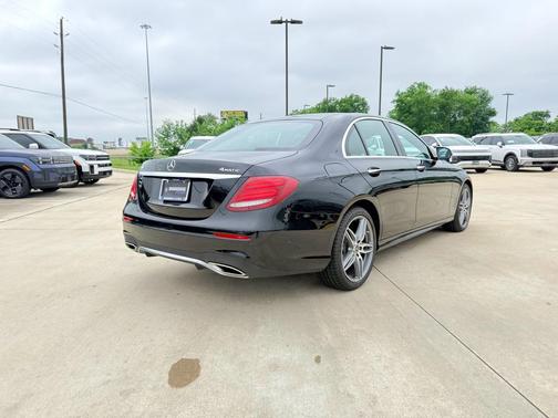 Obsidian Black Metallic 2019 Mercedes-Benz E-Class 4MATIC